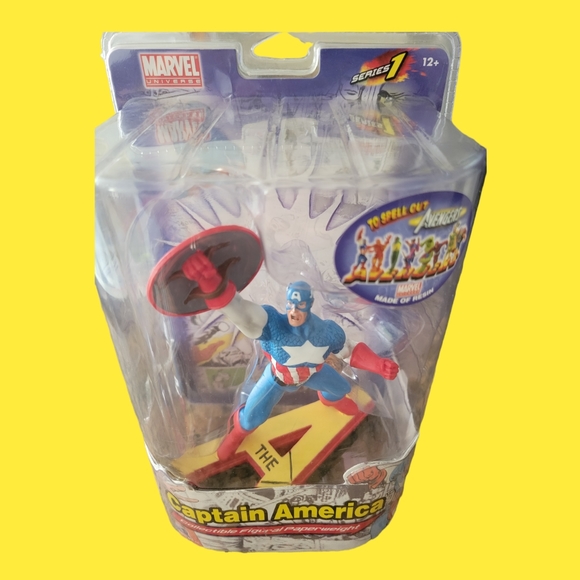 🆕Monogram International Series 1 Marvel Universe "Captain America" Paperweight - Picture 3 of 6